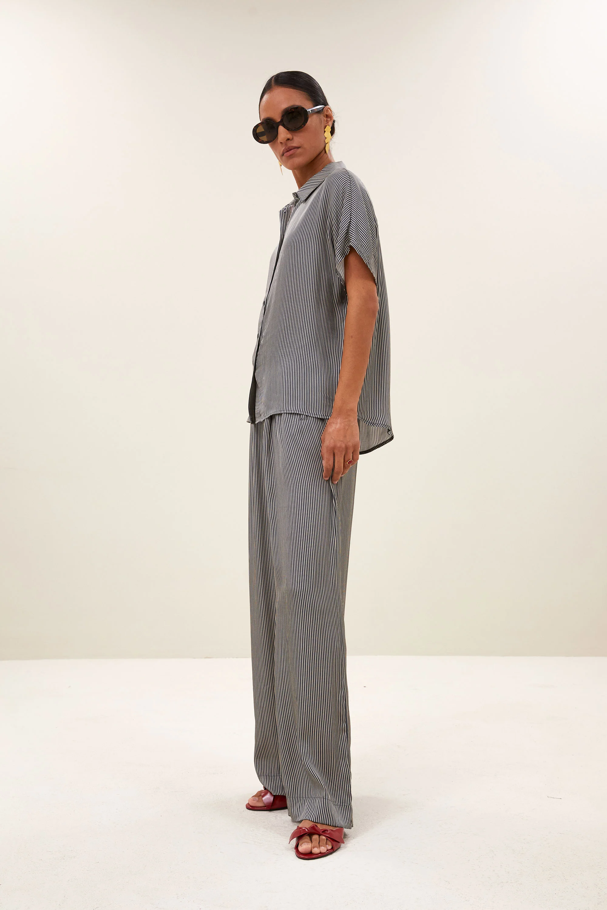 barley silky stripe blouse | jet black stripe - Image 4