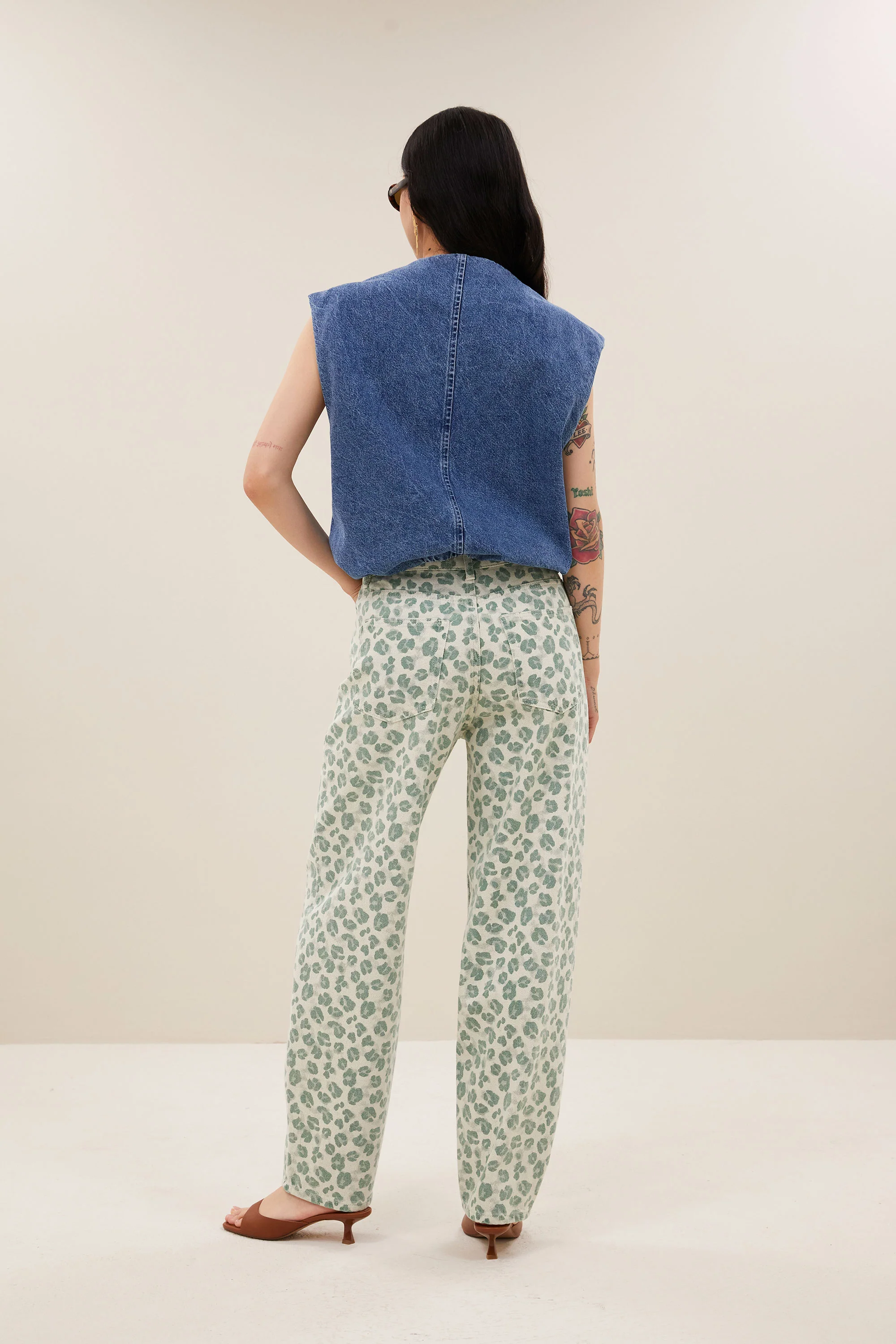 Maggie denim sleeveless jacket | mid denim - Image 5
