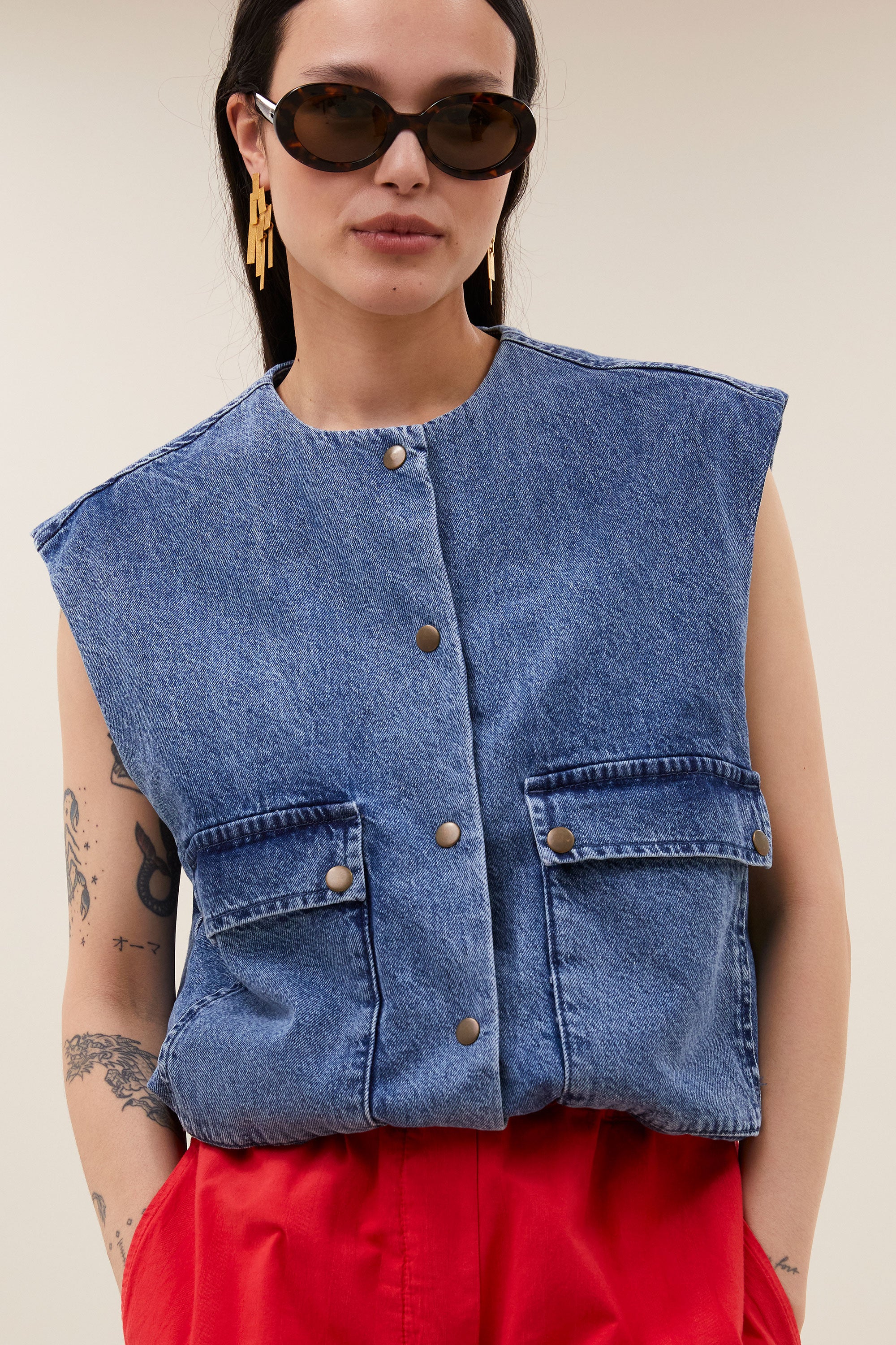 Maggie denim sleeveless jacket | mid denim - Image 6