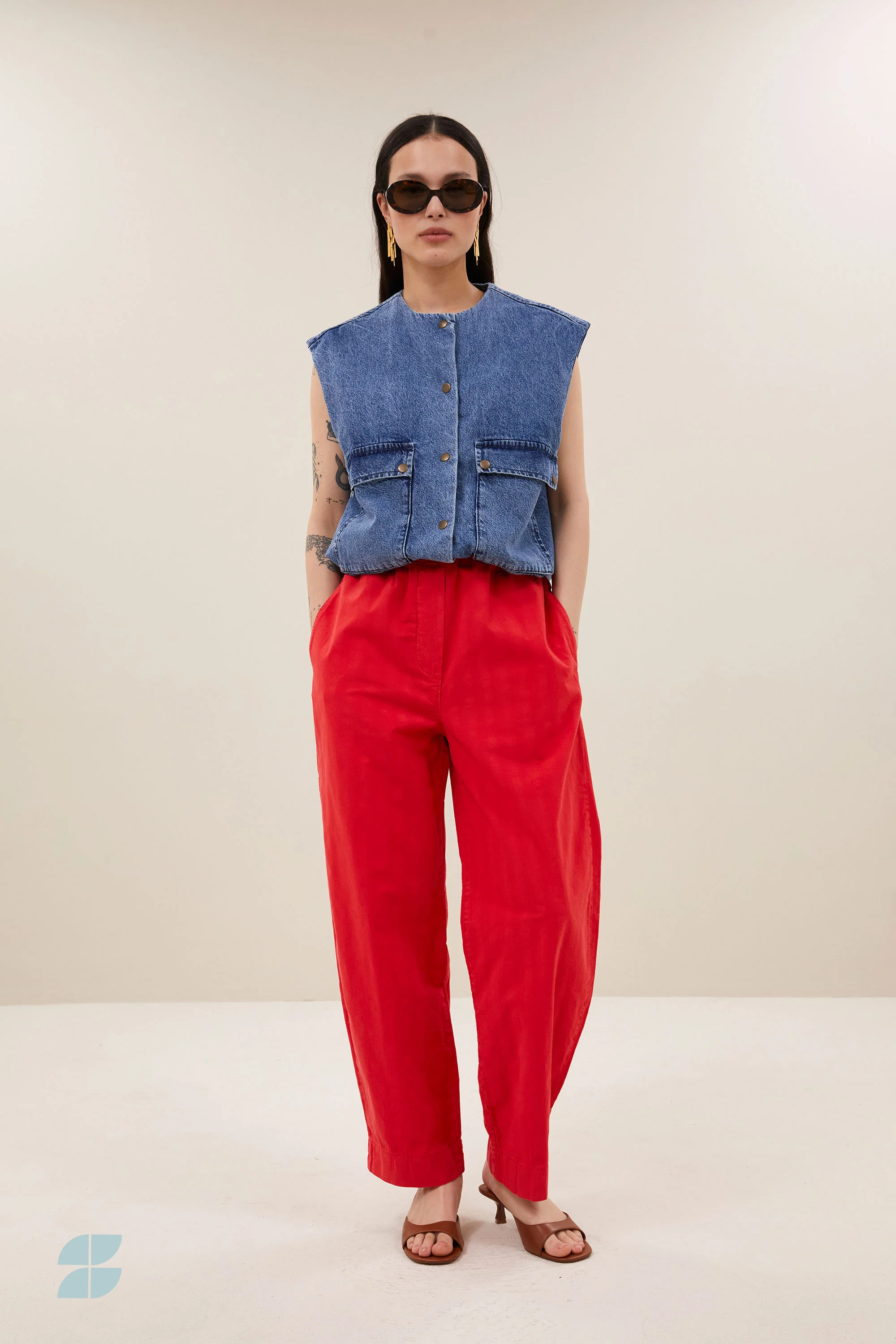 Maggie denim sleeveless jacket | mid denim - Image 7