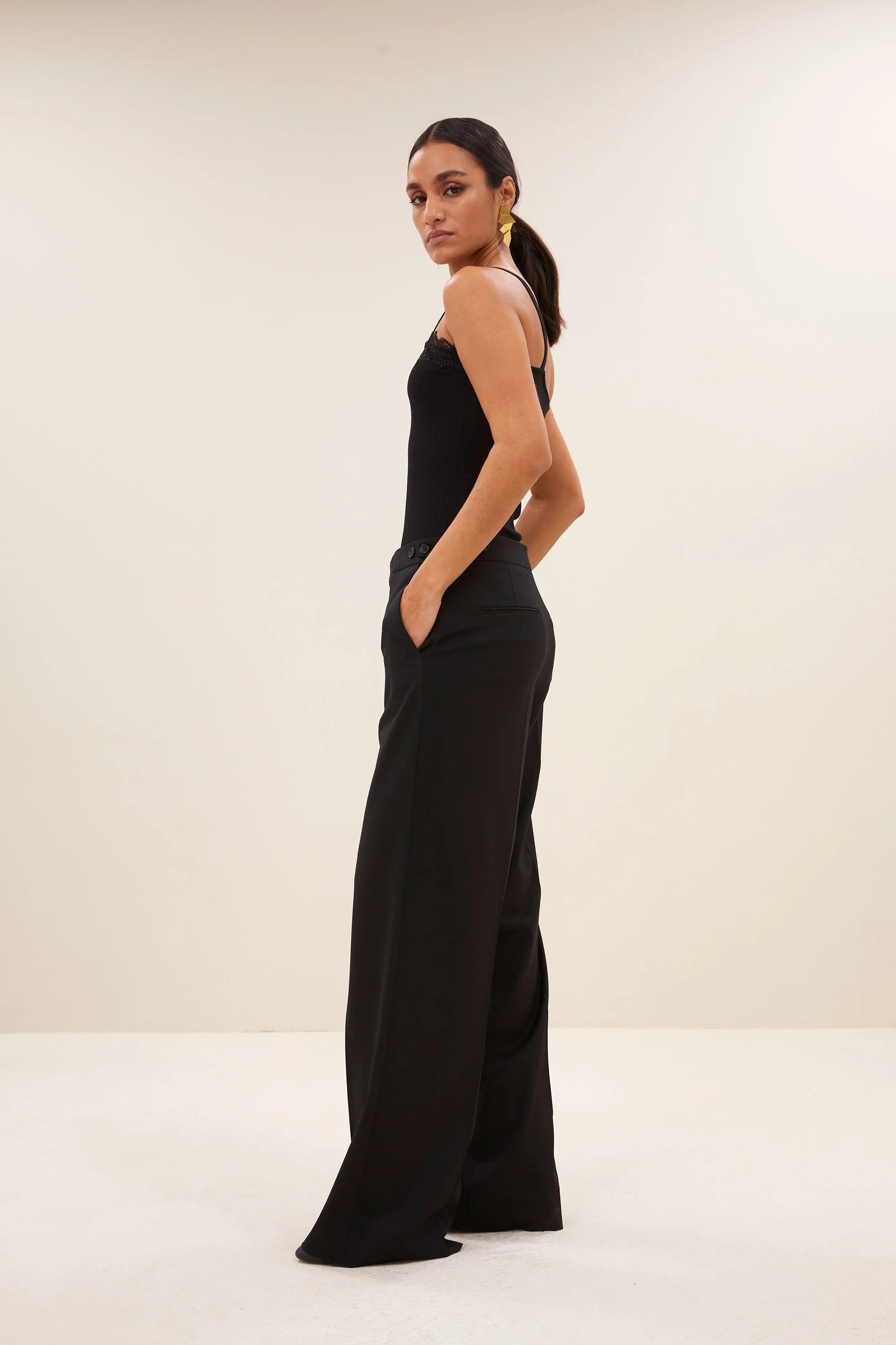 marit lace singlet | black - Image 3
