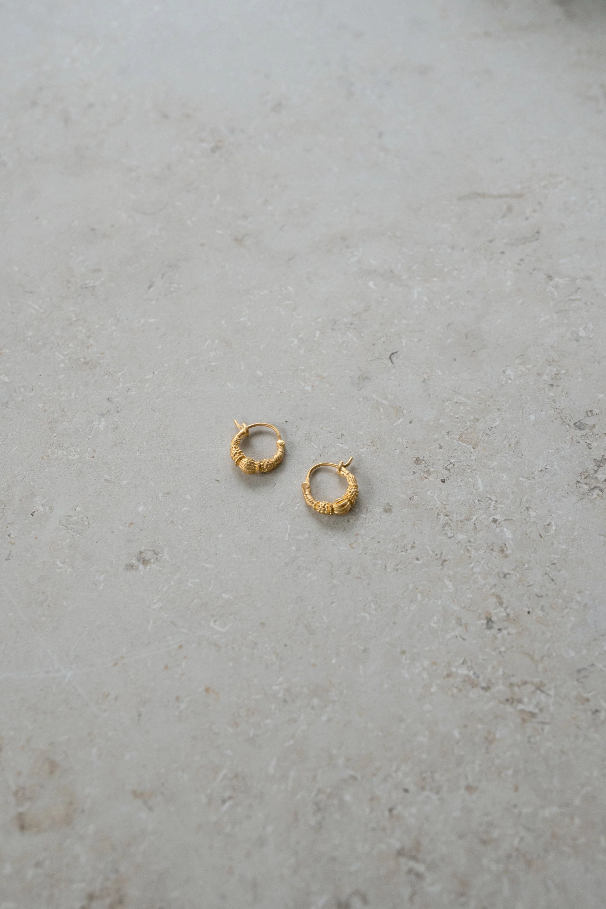 PD art hoop earring medium | gold - Image 2