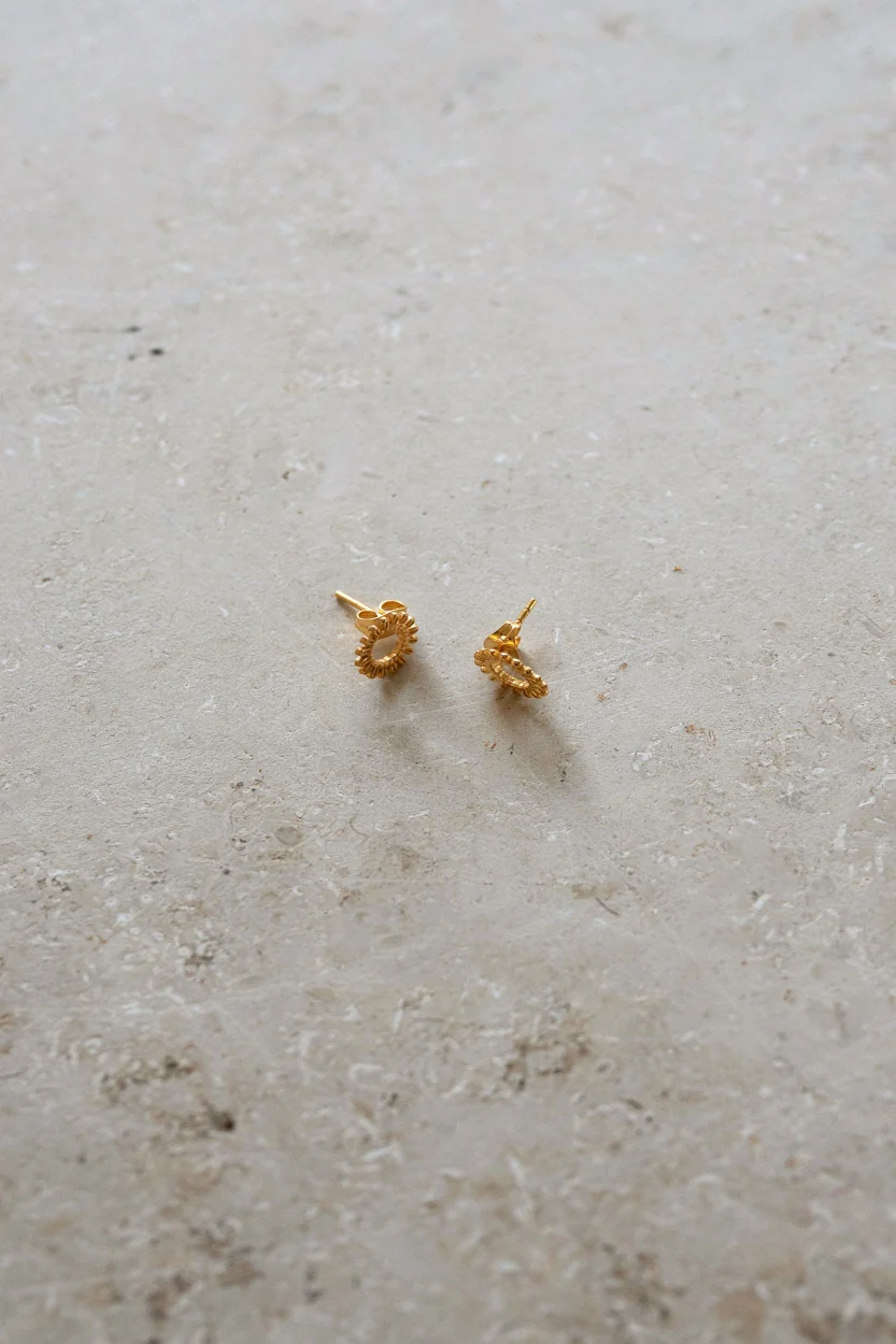 ruby stud earring | gold - Image 3