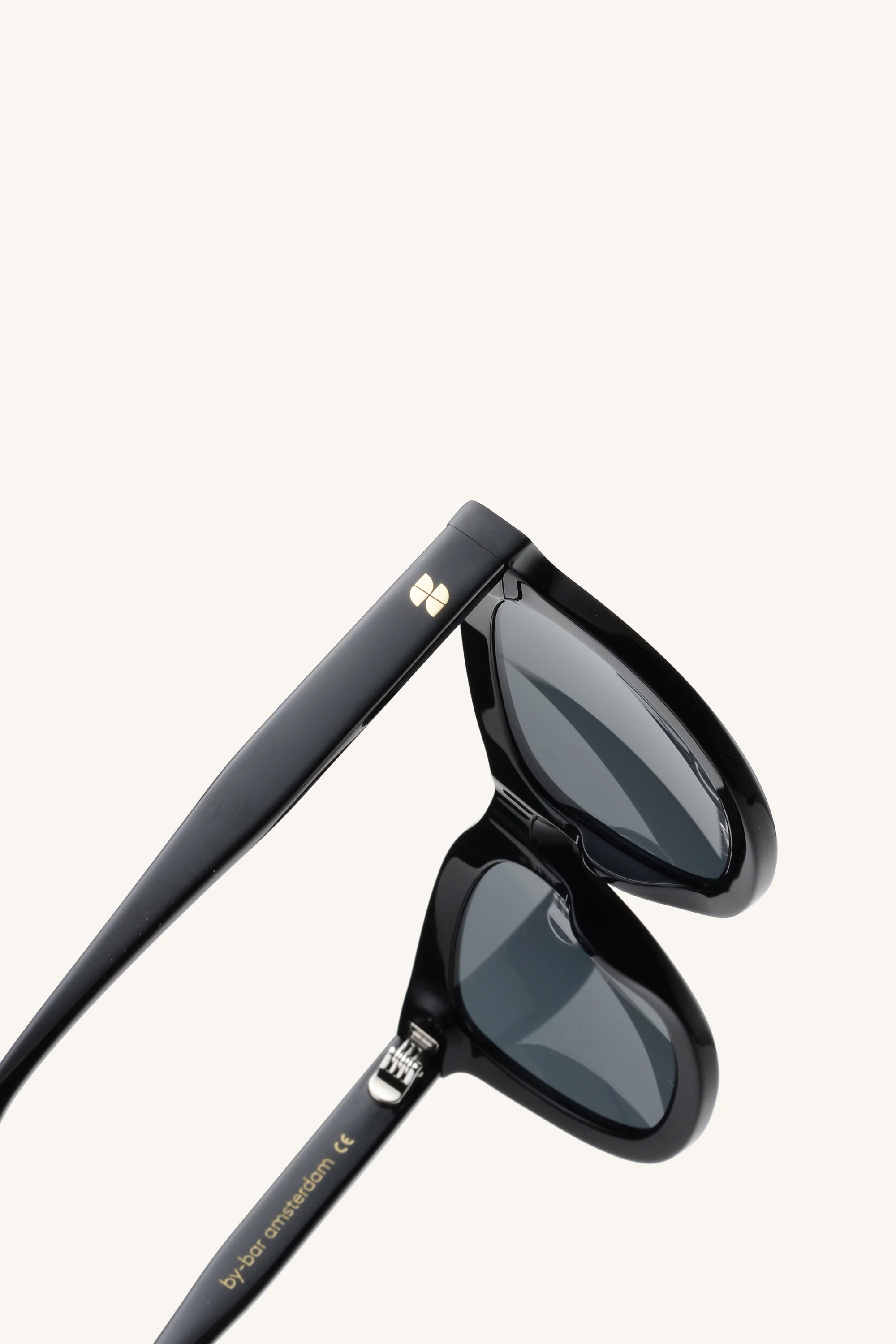 saar sunglasses | black - Image 7
