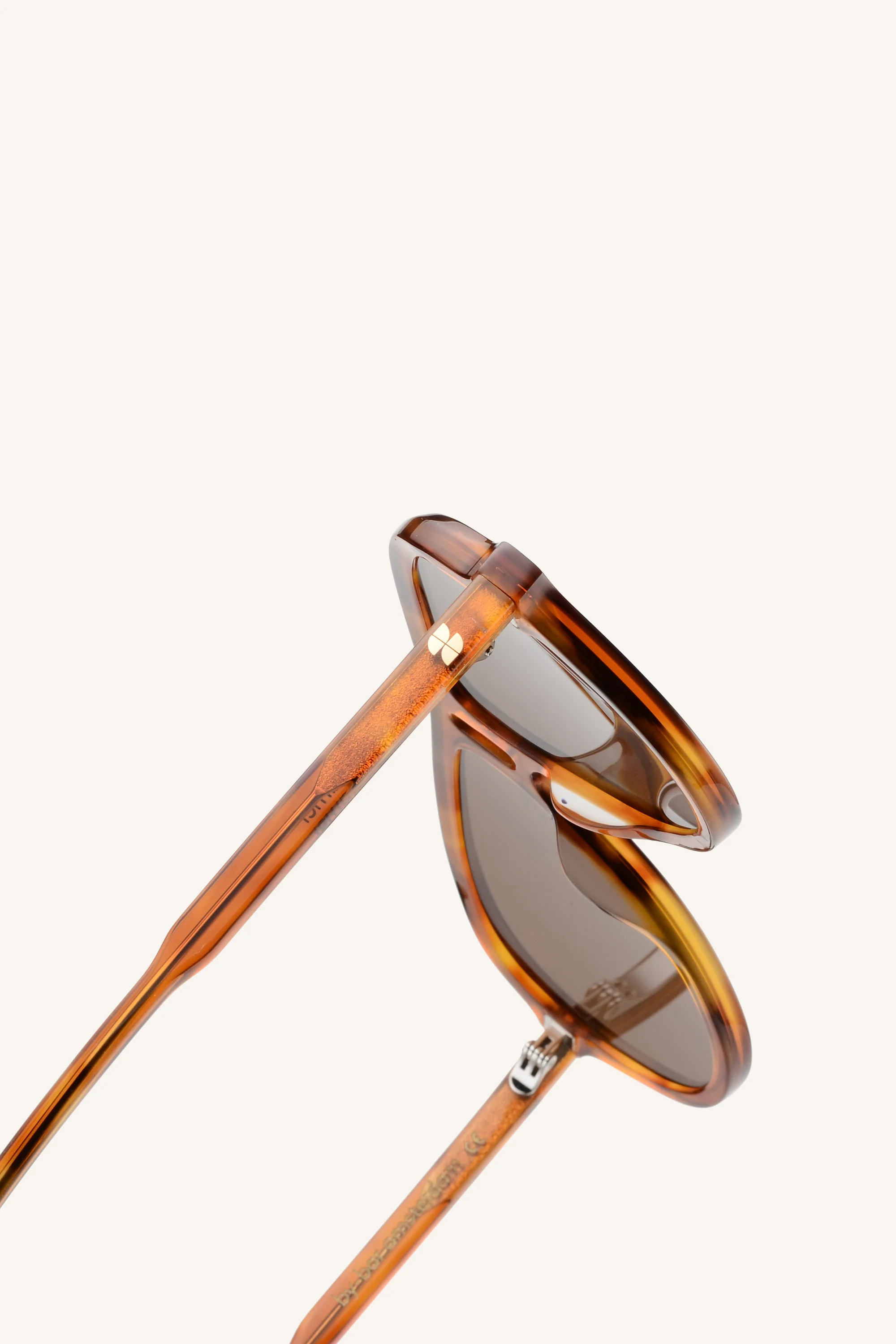 steph sunglasses | caramel - Image 7