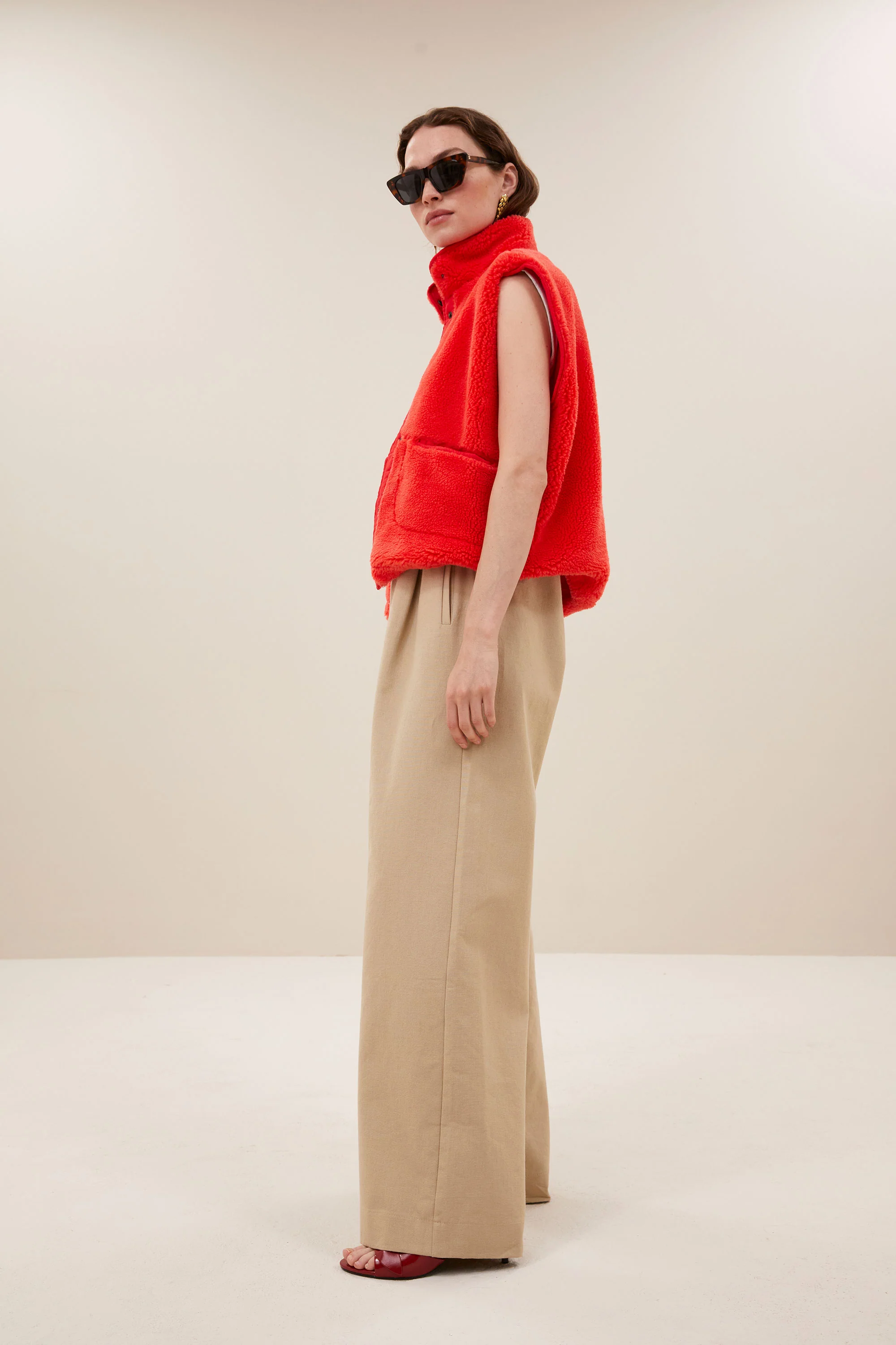 steve sleeveless jacket | poppy red - Image 4