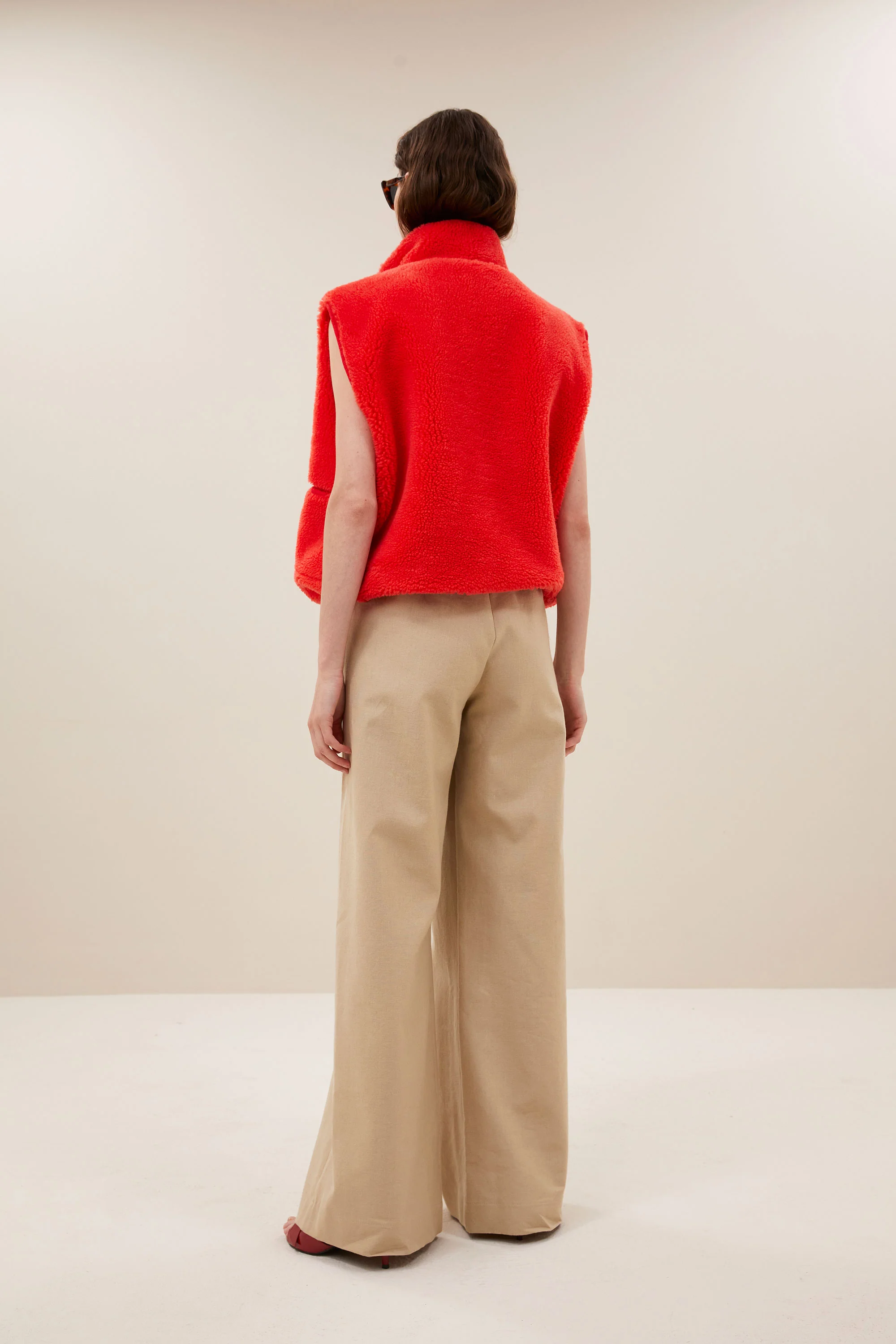 steve sleeveless jacket | poppy red - Image 5