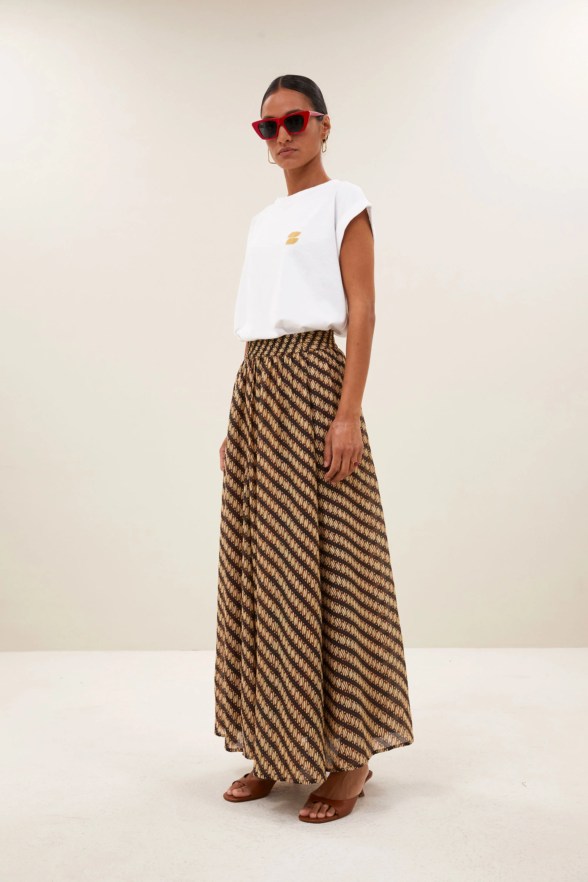 tobi flame logo top | bright white - Image 3